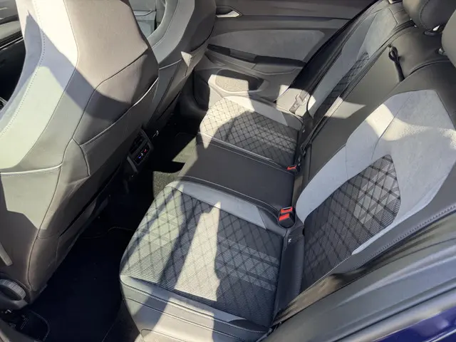 Volkswagen Golf 1.5 eTSI R-Line 2023 Benzine 20