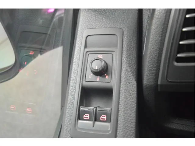 Volkswagen Transporter 2.0 TDI L2H1 DC 2017 Diesel 15