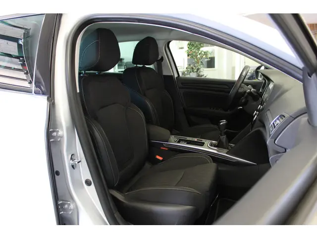 Renault Mégane Estate 1.5 Blue dCi Limited 2019 Diesel 16