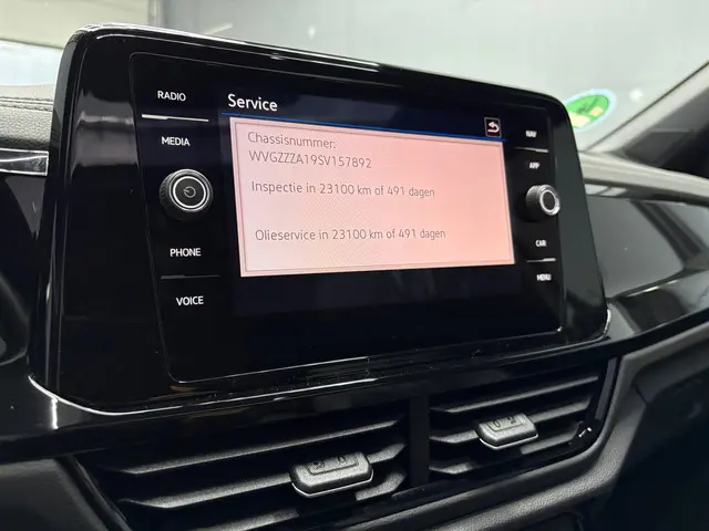 Volkswagen T-Roc 1.5 TSI R-Line PANO 2025 2025 Benzine 22