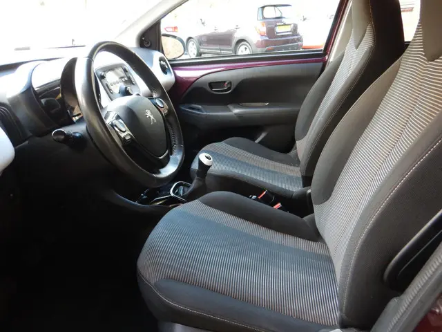 Peugeot 108 1.0 VTi Active Top 2014 Benzine 12