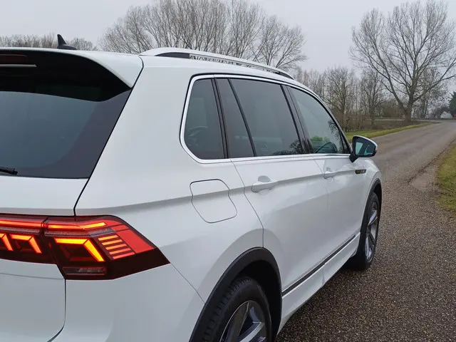 Volkswagen Tiguan 1.5 TSI R-Line Business+ 2023 Benzine 21