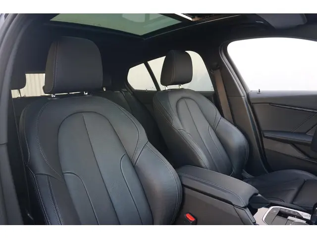 BMW 1 Serie 118i 2024 Benzine 7