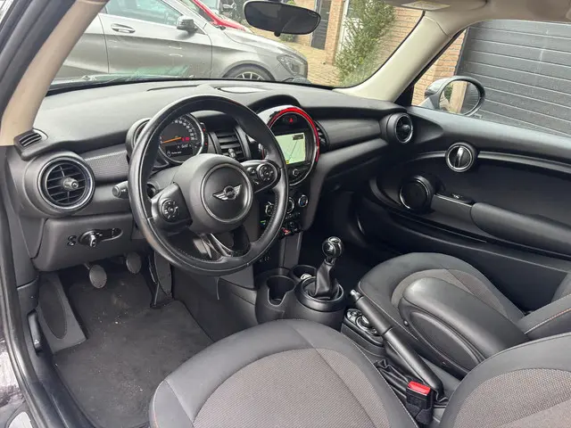 MINI Cooper Mini 1.5 Chili Serious Business 2016 Benzine 8