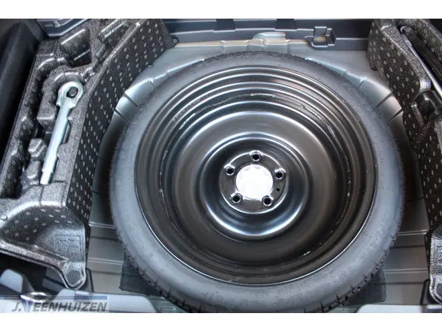 Toyota Corolla 1.8 Hybrid Business 2020 Hybride Benzine 8