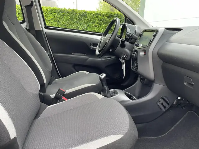 Toyota Aygo 1.0 VVT-i x-play 2021 Benzine 13