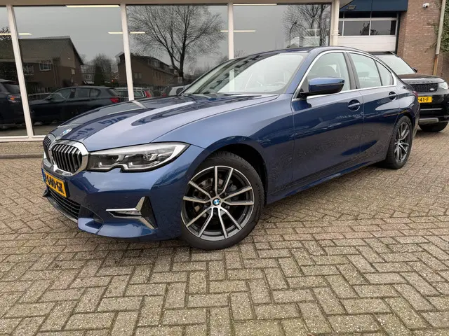 BMW 3 Serie 318i Business Edition Plus 2022 Benzine 2