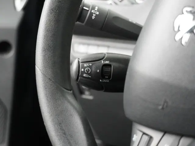 Peugeot 208 1.2 PureTech Blue Lion 2017 Benzine 17