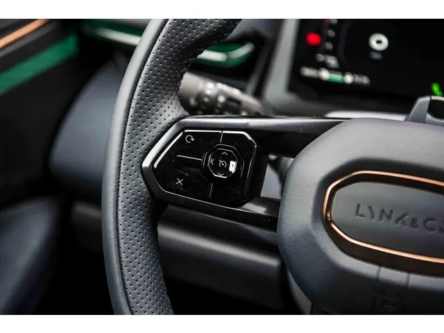 Lynk & Co 08 1.5 More 2026 Hybride Benzine 12