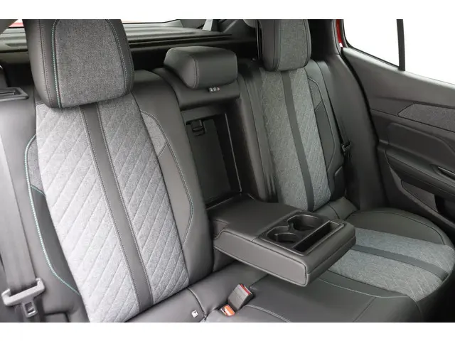 Peugeot 408 1.2T 130pk Allure Pack Automaat 2023 Benzine 17