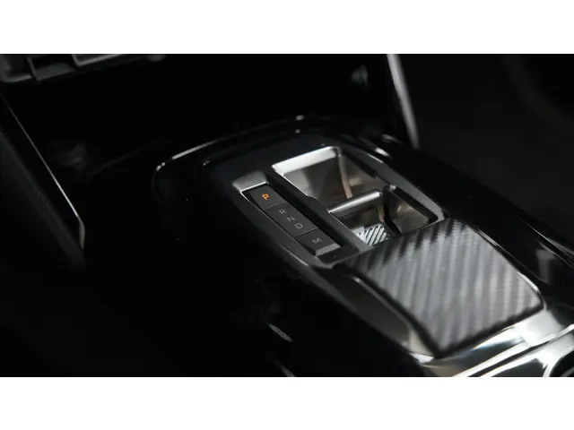 Peugeot 2008 PureTech 130 EAT8 GT 2024 Benzine 51