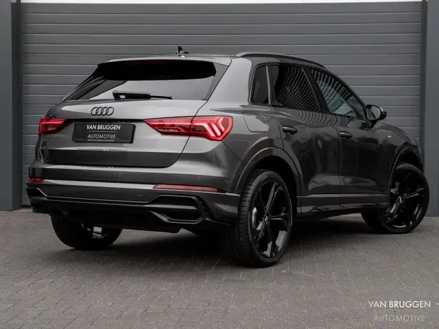 Audi Q3 45 TFSI e S-Line 2022 Hybride Benzine 4