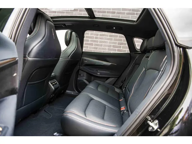 Lynk & Co 08 1.5 More 2026 Hybride Benzine 8