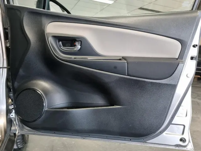 Toyota Yaris 1.3 VVT-i Dynamic Bi-Tone 2016 Benzine 10