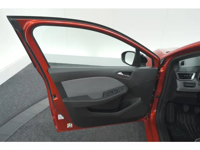 Renault Clio TCe 90 GPF Techno 2025 Benzine 24