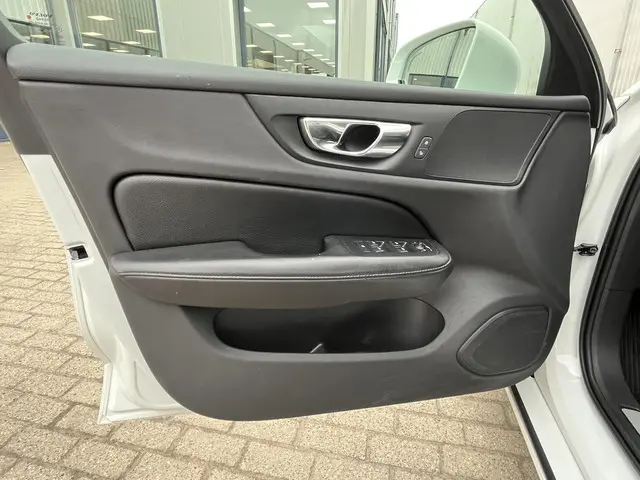Volvo V60 2.0 B3 Business Pro 2020 Benzine 14