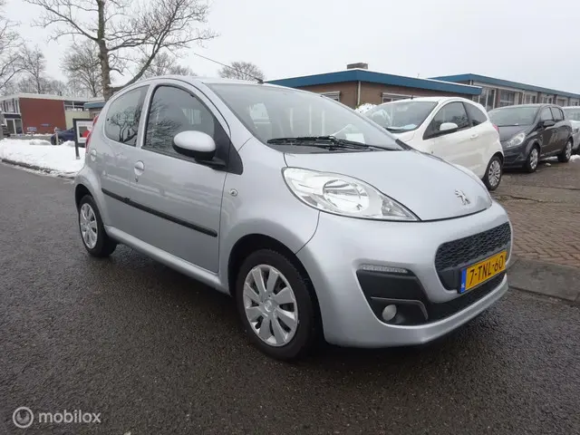 Peugeot 107 1.0 Envy 2014 Benzine 6