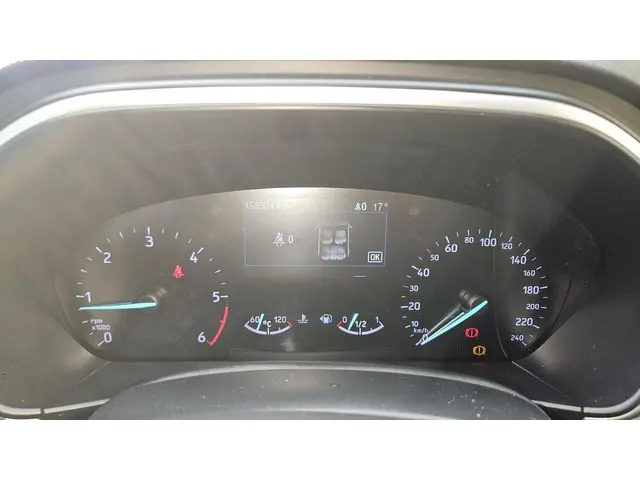 Ford Focus Wagon 1.5 EcoBlue Trend Edition 2019 Benzine 6