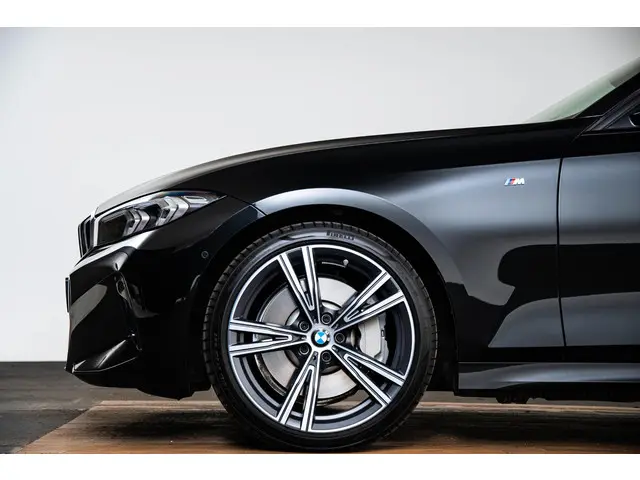 BMW 3 Serie Touring 330i 2023 Benzine 13