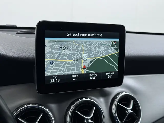 Mercedes-Benz GLA 180 AMG line 2016 Benzine 27