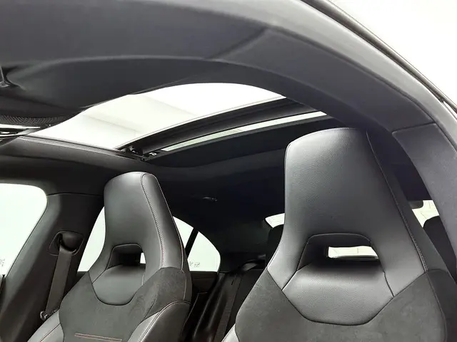 Mercedes-Benz CLA 180 AMG Line 2023 Hybride Benzine 13