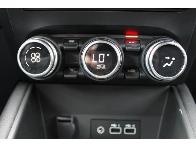 Renault Captur 1.3 mild hybrid 160 iconic 2024 Benzine 21
