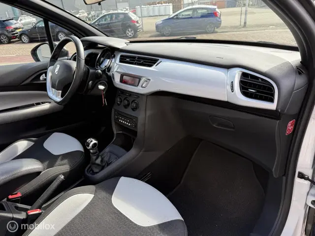 Citroën DS3 Cabrio 1.2 VTi So Chic 2013 Benzine 11