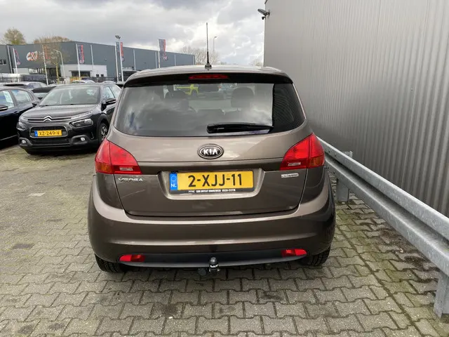 Kia Venga 1.4 CVVT ExecutiveLine 2014 Benzine 8