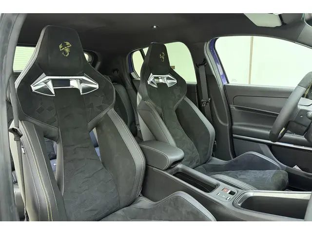 Fiat 600e Abarth Scorpionissima 54 kWh 2026 Elektrisch 15