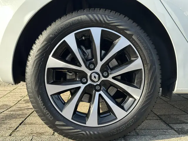 Renault Clio TCe 90 Techno 2023 Benzine 35