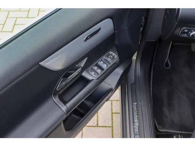 Mercedes-Benz GLA 250 e Style 2022 Hybride Benzine 24