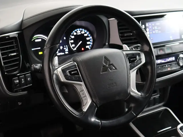 Mitsubishi Outlander 2.0 PHEV Pure 2016 Hybride Benzine 13