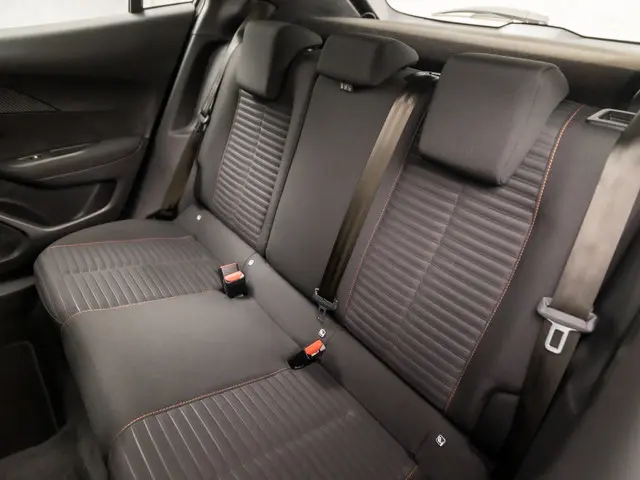 Peugeot 2008 1.2 PureTech Sport 2020 Benzine 14