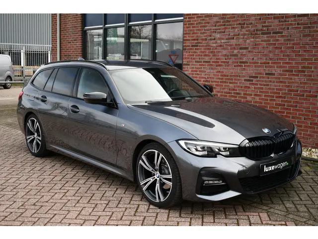 BMW 3 Serie Touring 320i M-Sport 2020 Benzine 63