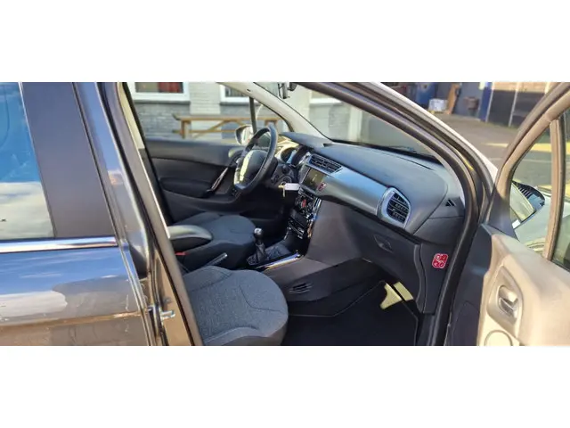 Citroën C3 1.2 PureTech Feel Edition 2016 Benzine 12