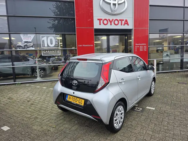 Toyota Aygo 1.0 VVT-i 5-Deurs X-Play 2020 Benzine 14
