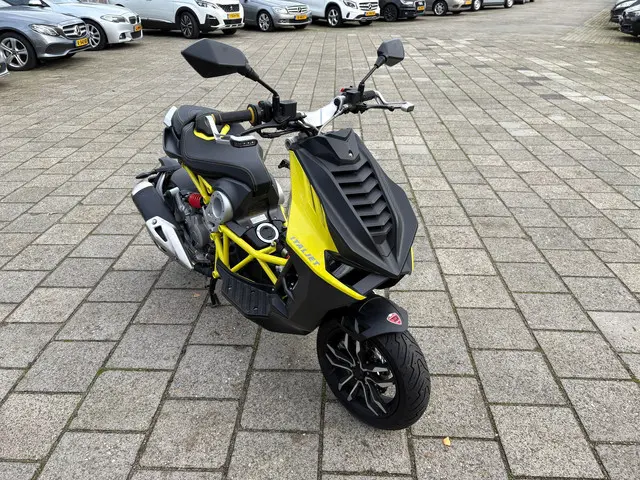 Italjet Dragster Scooter 200 2022 Benzine 4