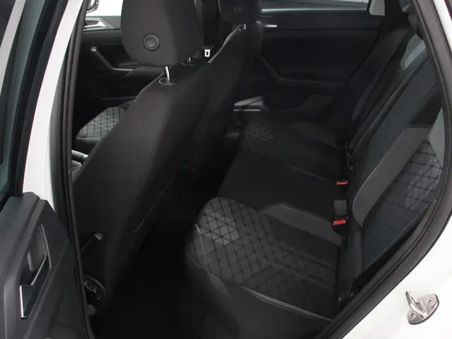 Volkswagen Polo 1.0 TSI R-Line DSG 2023 Benzine 35