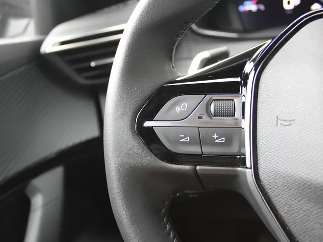 Peugeot 2008 1.2 Hybrid 145 Allure 2025 Hybride Benzine 17