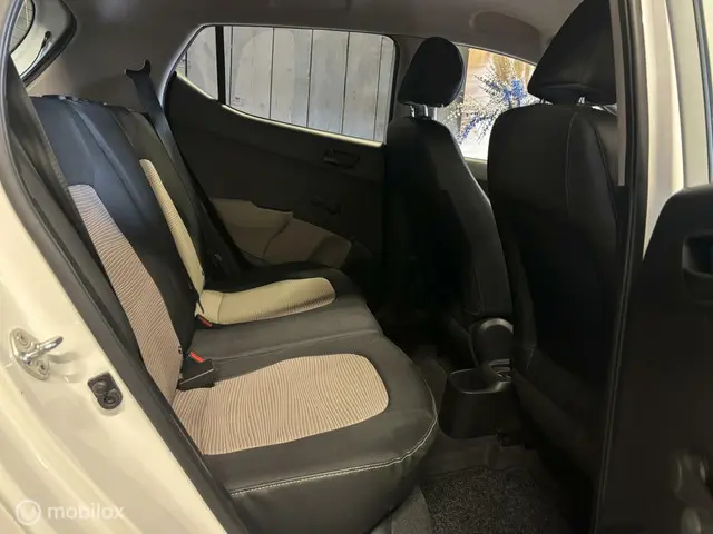 Hyundai i10 1.0i i-Drive 2015 Benzine 8