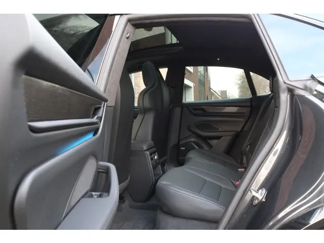 Porsche Macan Turbo 100 kWh 2024 Elektrisch 8