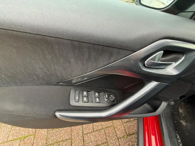 Peugeot 2008 1.2 PureTech Allure 2019 Benzine 9