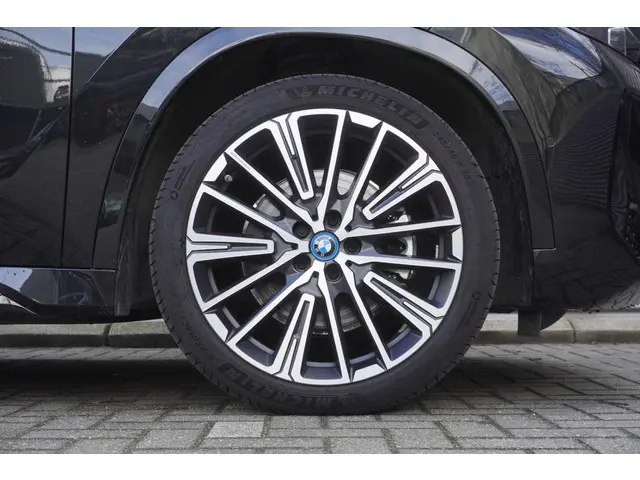 BMW X1 xDrive25e 2025 Hybride Benzine 9