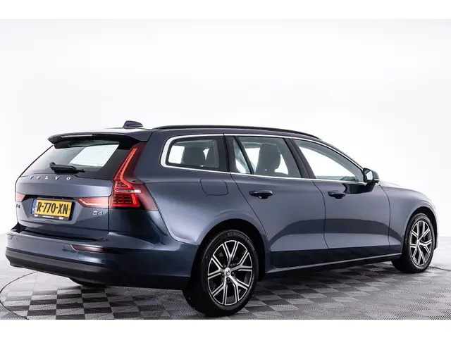 Volvo V60 2.0 B4 Core | Trekhaak | NAVI | Automaat 2022 Benzine 23