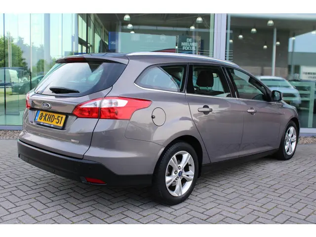 Ford Focus Wagon 1.0 EcoBoost Trend Sport 2012 Benzine 4