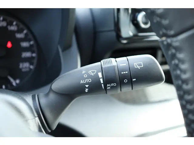 Toyota Yaris 1.5 Hybrid Active 2022 Hybride Benzine 18