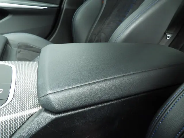 BMW 3 Serie Touring 318i 2022 Benzine 23