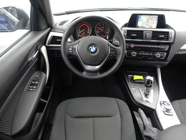 BMW 1 Serie 116d High Executive Aut- 2015 Diesel 6