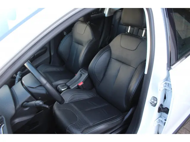 Peugeot 2008 1.2 PureTech Allure Carplay 2018 Benzine 10