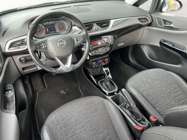 Opel Corsa 1.4 Cosmo 2015 Benzine 17